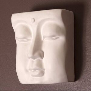 HOWARD ELLIOTT Peaceful Buddha Fave Wall Vase Decor Sculpture. 9” x 8” NWT